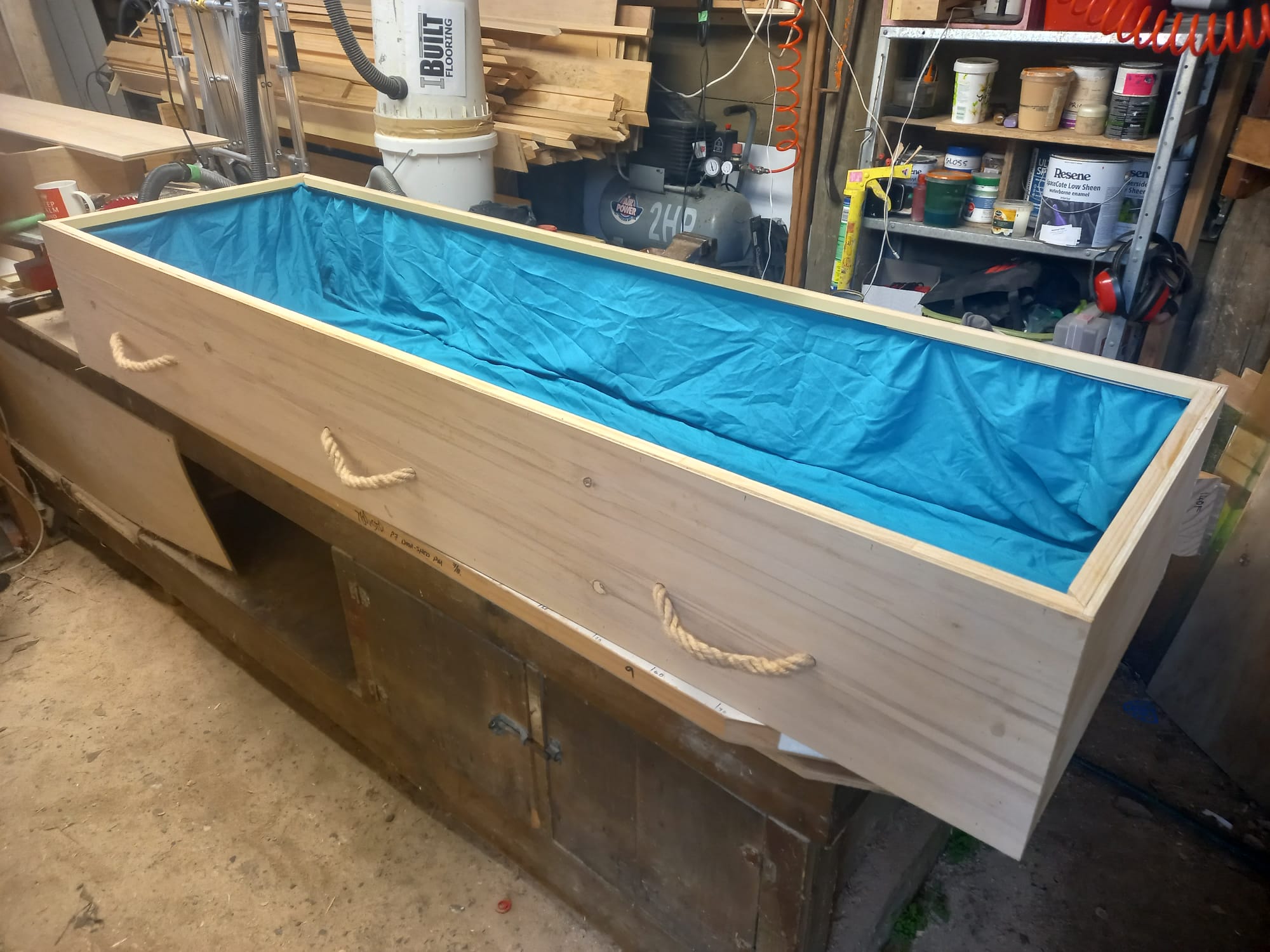coffin_blue_lining_4